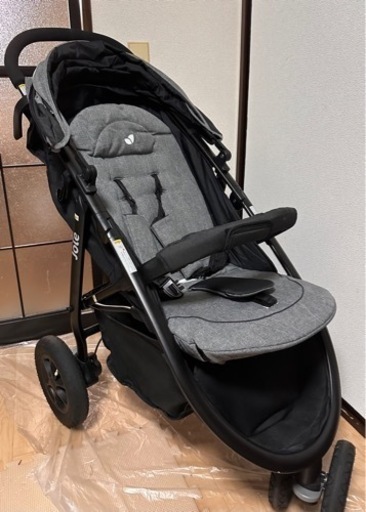 Joie ライトトラックスベビーカー　三輪