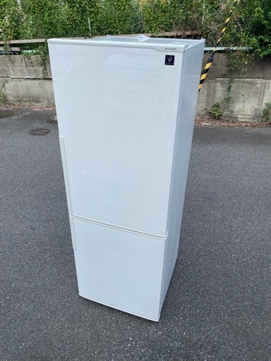 ☘️大阪市から阪南市まで配達設置無料シャープ冷蔵庫271Ｌ保証有り