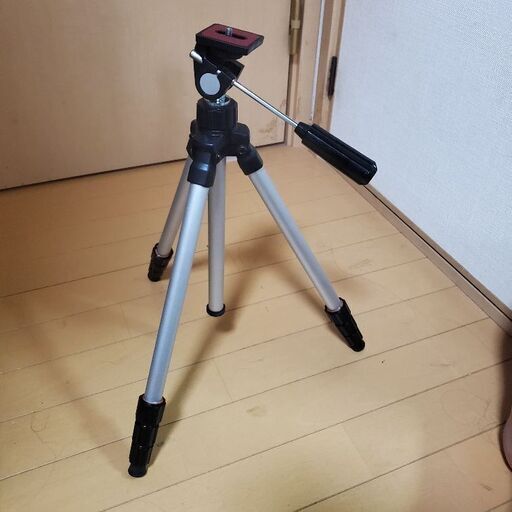 未使用品！カメラ、ビデオカメラ　アルミ三脚　軽量