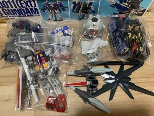 ガンプラ、新品やジャンクまとめて25体分 伝説のディオラマ「砂漠の 
