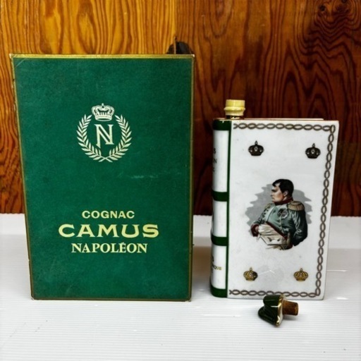 s0821603 CAMUS NAPOLEON LA GRANDE MARQUE COGNAC カミュ ナポレオン コニャック 古酒 酒 レトロ 1769年 1969年 陶器ボトル 中古品