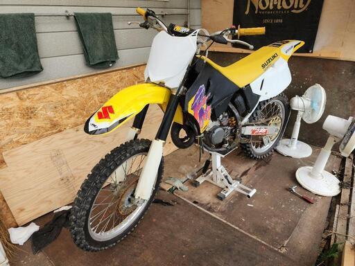 値下げ交渉アリ！即購入でヘルメットつき！SUZUKI　RM125 レーサー！一応ジャンク扱い