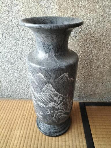 大理石だと思いますとても重いです。花瓶11