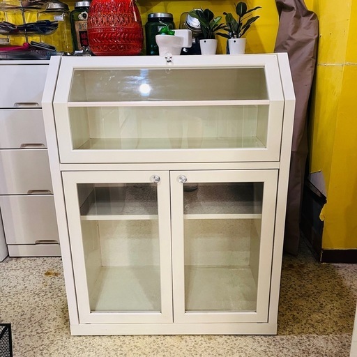 【池上店】  ビーカンパニー　B-company ガラスキャビネット　キャビネット　収納　オフホワイト　コレクションケース　ロココ　廃盤　廃番　希少　デッドストック