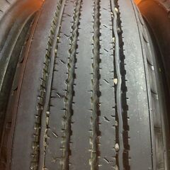札幌発 引取OK DUNLOP SP 330K 225/80R17.5 123/122L 17.5インチ トラックタイヤ 夏タイヤ 4本 20～21年製 バリ溝 4t ファイター等(KTS078)