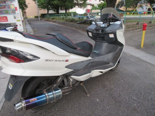 スカイウェイブ250タイプS　社外マフラー　バッテリー新品　ホワイト　CJ44A スカイウェイブ250タイプS 社外マフラー バッテリー新品 ホワイト