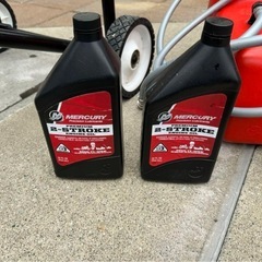 マーキュリー8馬力用ガソリンタンク、エンジンスタンド、2ストエンジンオイル、取扱説明書、エンジン洗浄用ホース