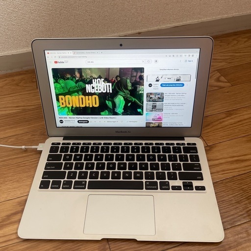 ノートパソコン Macbook Air 11 inch