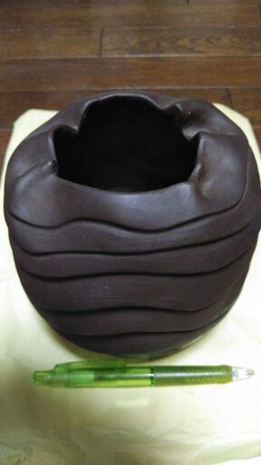 本格的な生け花、美術品の壺・花瓶