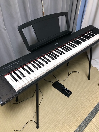ヤマハ電子ピアノ（スタンドとフットペダル付き）