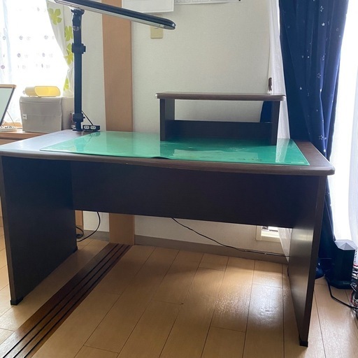 デスク　135㎝　ライト　デスク用タップ　デスクマット　ラック付き