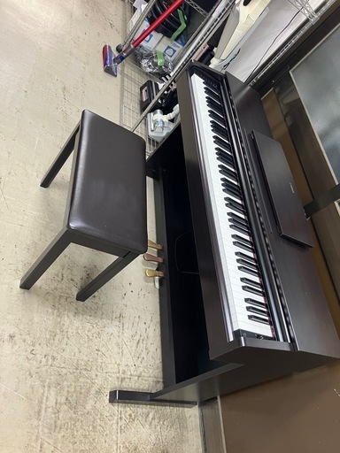 K2408-601 YAMAHA デジタルピアノ YDP-143R アップライト式 楽譜・イヤホン付き 中古 2018年製 通電確認済み 汚れあり