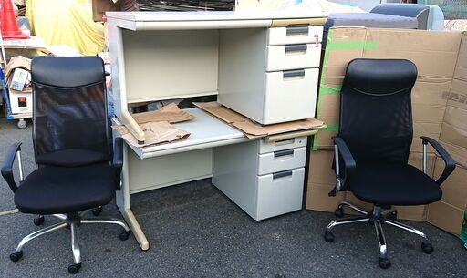 山口市、事務机￥9800(鍵付き￥10800)ベージュ(ライトグレー)幅1200mm