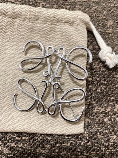 ロエベ loewe ブローチ