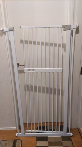 《使用6ヶ月》LIFAXIA ペットゲート 高135cm×横75-82cm+拡張パーツ1本　お譲りします。