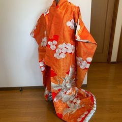 豪華 色打掛  鶴刺繍 赤 花嫁衣装 着物 成人式 打掛　結婚式　写真撮影　着付け　ウエディング 結婚式 和装 和式 昭和レトロ アンティーク リメイク ハギレ 生地 日本　レンタル可能　JAPAN 