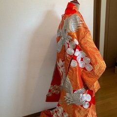 豪華 色打掛  鶴刺繍 赤 花嫁衣装 着物 成人式 打掛　結婚式　写真撮影　着付け　ウエディング 結婚式 和装 和式 昭和レトロ アンティーク リメイク ハギレ 生地 日本　レンタル可能　JAPAN 