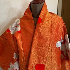 豪華 色打掛  鶴刺繍 赤 花嫁衣装 着物 成人式 打掛　結婚式　写真撮影　着付け　ウエディング 結婚式 和装 和式 昭和レトロ アンティーク リメイク ハギレ 生地 日本　レンタル可能　JAPAN 