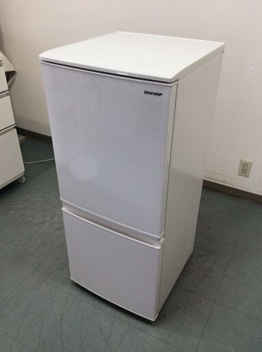 JT9356【SHARP/シャープ 2ドア冷蔵庫】美品 2020年製 SJ-D14F-W 家電 キッチン 冷蔵冷凍庫 つけかえどっちもドア 137L
