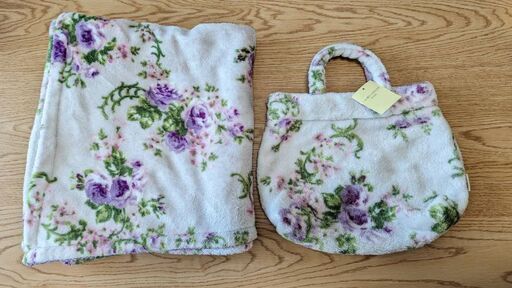 LAURA ASHLEYのひざ掛けバッグ付き