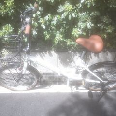 整備済み中古自転車　20インチ　税別￥14.800-　フォルクスワーゲン　外装６段　美車　折り畳み自転車　ホワイト823