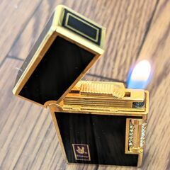 美品 VICTORY ガスライター　ゴールド＆ブラック　オニキス 骨董品レベル　蓋を開ける時のキーンという音が最高です。 いかなるネットで調べても同品はまず出てこないと思います。