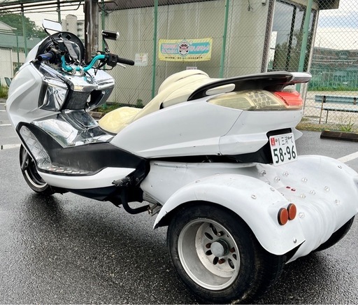 マジェ風大きいスクーター ３輪 トライク マジェタイプ 200cc ３輪バイク