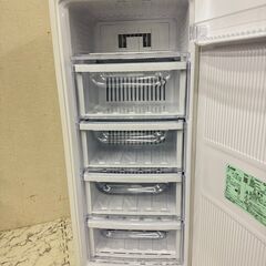  19379  MITSUBISHI 一人暮らし1D冷凍庫 2021年製 121Ｌ ◆大阪市内・東大阪市他 6,000円以上ご購入で無料配達いたします！◆ ※京都・高槻・枚方方面◆神戸・西宮・尼崎方面◆生駒方面、大阪南部方面　それぞれ条件付き無料配送あり！            