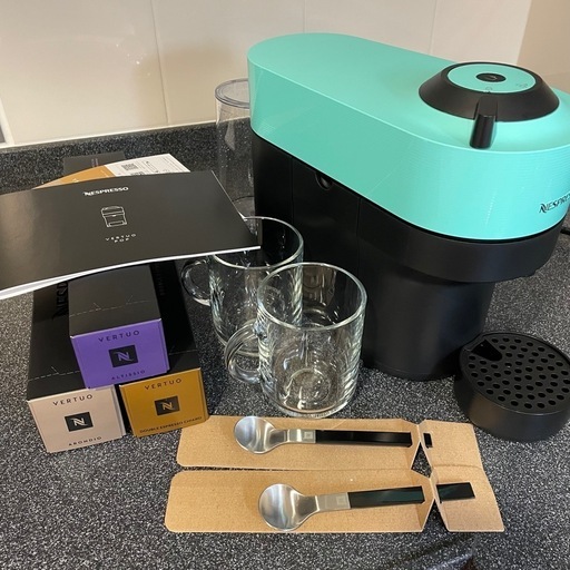 極美品　コーヒーマシーン　コーヒーメーカー　NESPRESSO VIRTUO POP アクアミント ネスプレッソ カプセル カップ スプーン