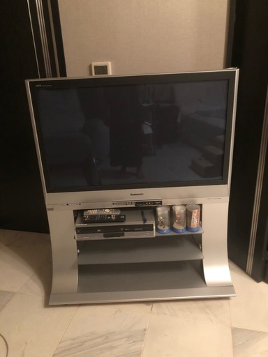 テレビ台　シルバー