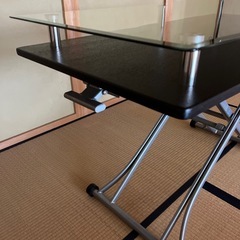 ガラスの昇降テーブル　リフティングテーブル