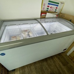 冷凍ショーケース　1本当たり3万円3本有ります。