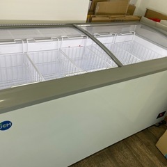 冷凍ショーケース 1本当たり3万円3本有ります。