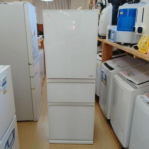 MITSUBISHI✨3ドア冷蔵庫✨MR-CG33EE-W✨330Ｌ✨2020年製✨美品・動作確認済(保証３ヵ月）・洗浄・除菌済み✨USED品【こちらは店舗です。浜村鹿野温泉ICから3分 買取本舗 宮本リサイクル 営業時間9～19時 定休日水曜のみ】