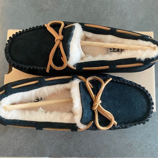 新品未使用 国内正規品　UGG  アグ　モカシン Dakota 23cm ブラック　黒