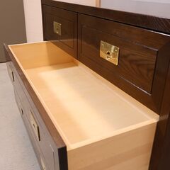 Karimoku(カリモク)の高級ブランドdomani(ドマーニ)よりMorganton(モーガントン)シリーズ ドロワーキャビネット/ヒッコリーブラウンです。シンプルなデザインはリビングや書斎にも♪