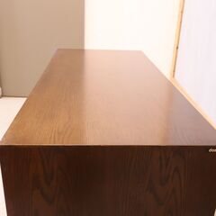 Karimoku(カリモク)の高級ブランドdomani(ドマーニ)よりMorganton(モーガントン)シリーズ ドロワーキャビネット/ヒッコリーブラウンです。シンプルなデザインはリビングや書斎にも♪