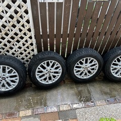 値下げしました！
30前期アルファードに履いていたスタッドレスタイヤ！アルミホイール付き