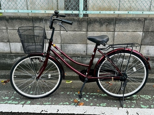 ワインレッドの自転車(非電動)