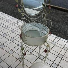 ★中古品★アイアンフレームドレッサー　ローズ＆リーフデコレーション