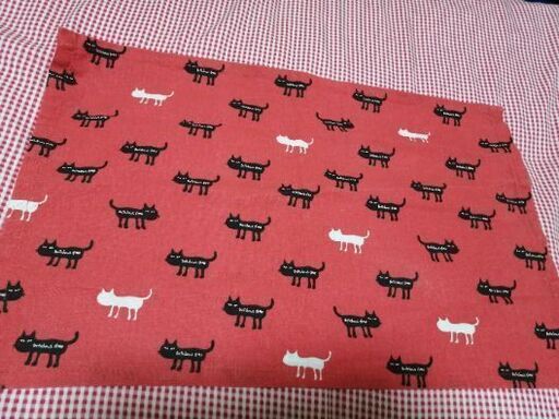 【100均ではないです】未使用 猫 マット ランチョマット 45cm ×39cm 洗える 洗濯済み 分厚い 帆布生地みたいなものです