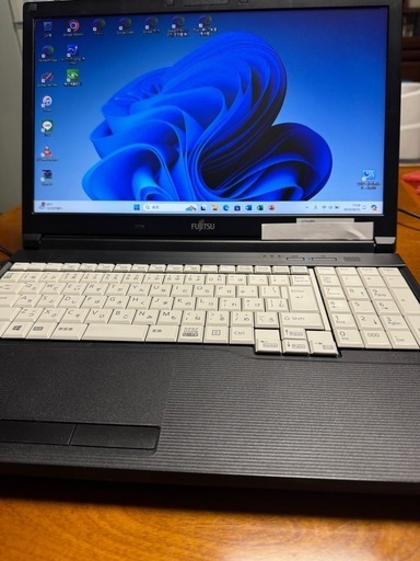 富士通 LIFEBOOK A576/PX Core i5-6300U 2.40GHz 15.6インチノート