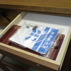 R054 高級 KARIMOKU カリモク 学習机 椅子セット 鍵＆ コンセント付 幅