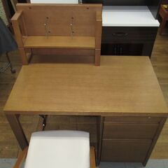 R054 高級 KARIMOKU カリモク 学習机 椅子セット 鍵＆ コンセント付 幅