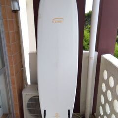 oxbow taheの7.6ftのサーフボードです