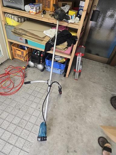 マキタ　Makita　18ボルトバッテリー　草刈り機　不具合あり　汎用バッテリーほぼ新品お付けします。