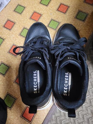 SKECHERSスニーカー