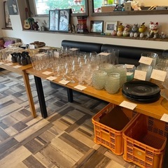 飲食店　食器、飾り物、コップ、その他