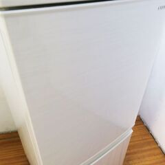 京都市内方面配達設置無料 SHARP 便利などっちもドア 137L 冷蔵庫 HL02