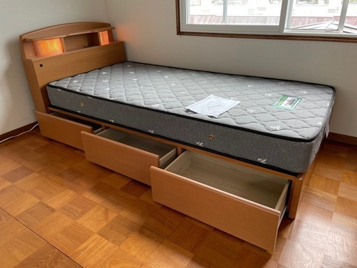 木製シングルベッド(マッド付き)